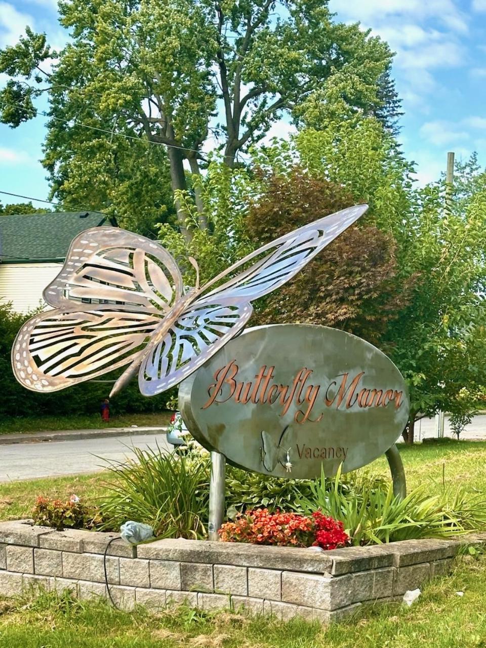 Butterfly Manor Bed & Breakfast Niagara Falls Exterior photo